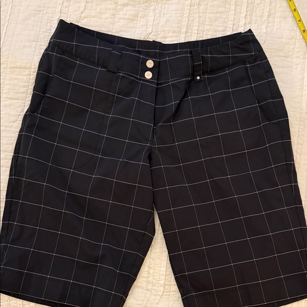 Nike women’s golf size 12 Bermuda Checkered Shorts